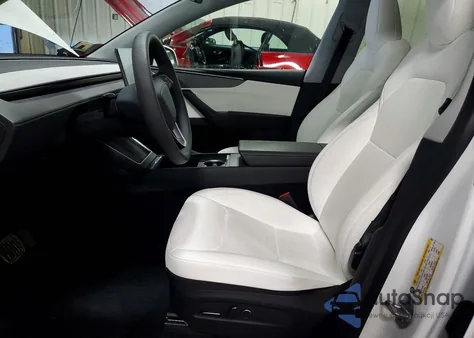 2026 Tesla Model Y из США, поврежденный, VIN 7SAYGDEE4TA486277